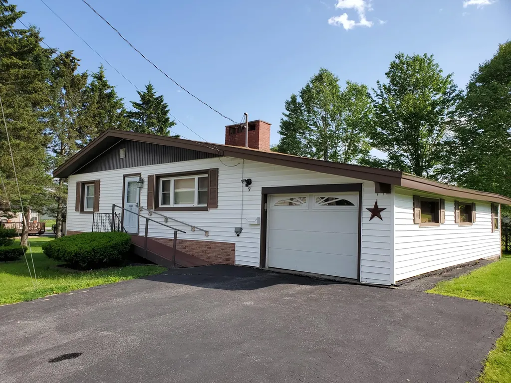9 Orchard Circle Lewiston ME 04240
