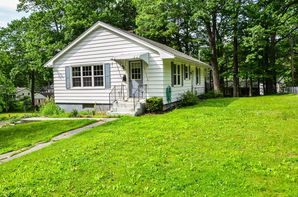 1 Beech Street Farmingdale ME 04344