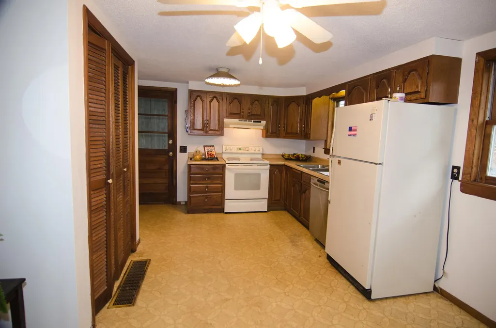 72 Leighton Road Durham ME 04222
