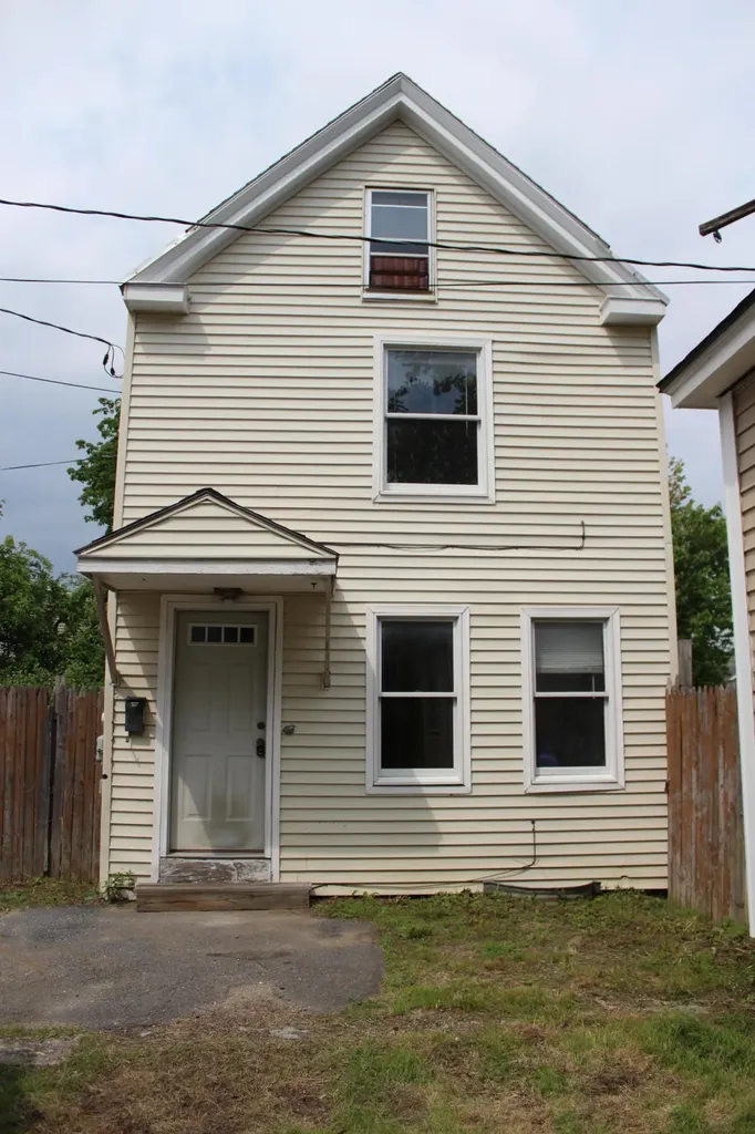 11 Smalls Court Biddeford ME 04005