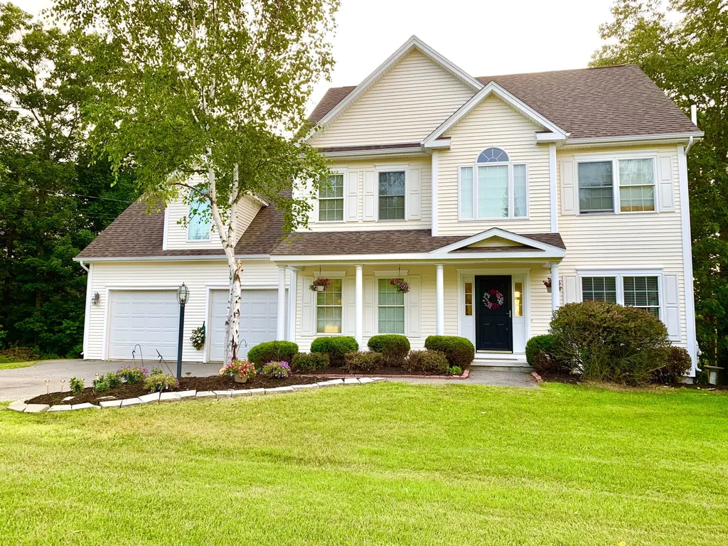 50 Dunton Circle Hampden ME 04444