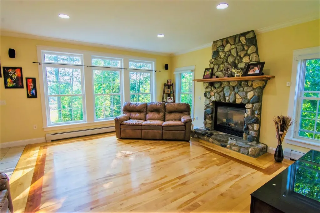 50 Dunton Circle Hampden ME 04444