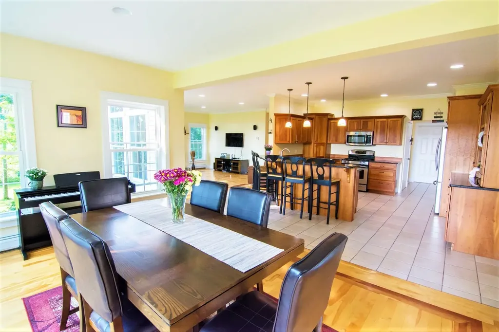 50 Dunton Circle Hampden ME 04444