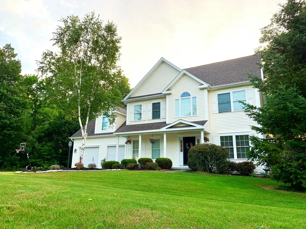 50 Dunton Circle Hampden ME 04444