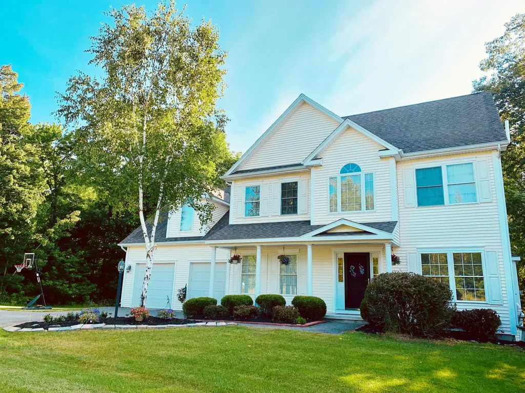 50 Dunton Circle Hampden ME 04444