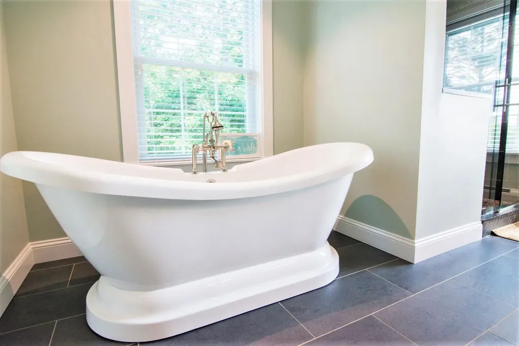 50 Dunton Circle Hampden ME 04444