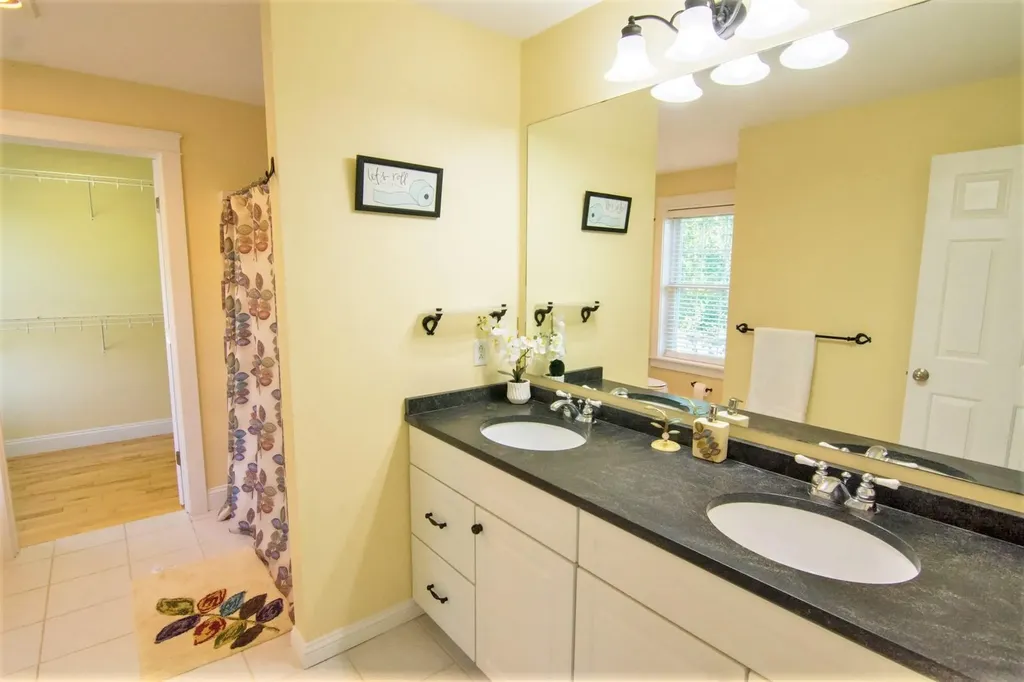 50 Dunton Circle Hampden ME 04444