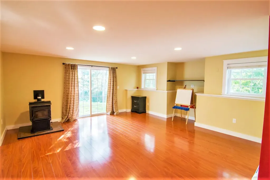 50 Dunton Circle Hampden ME 04444