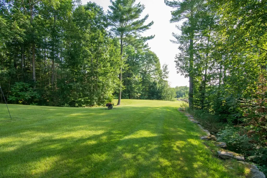 50 Dunton Circle Hampden ME 04444