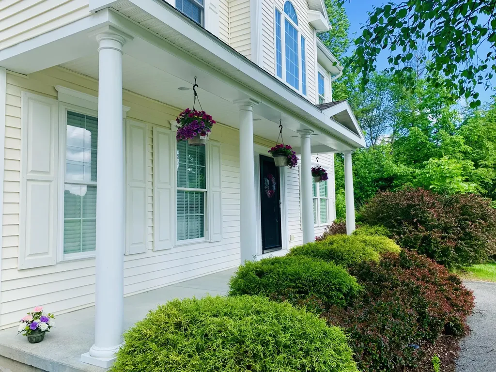 50 Dunton Circle Hampden ME 04444