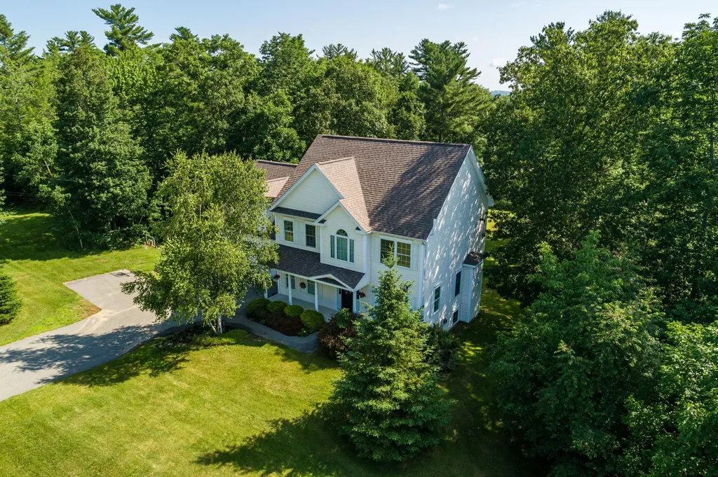 50 Dunton Circle Hampden ME 04444