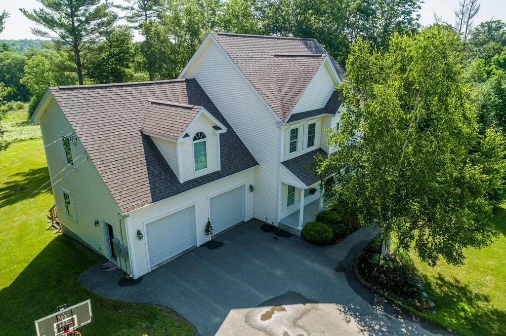 50 Dunton Circle Hampden ME 04444
