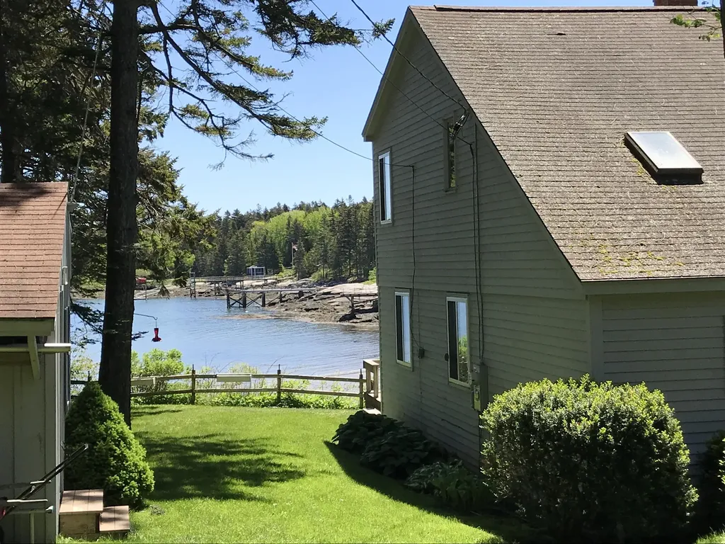 19 Beth Lynn Road South Thomaston ME 04858