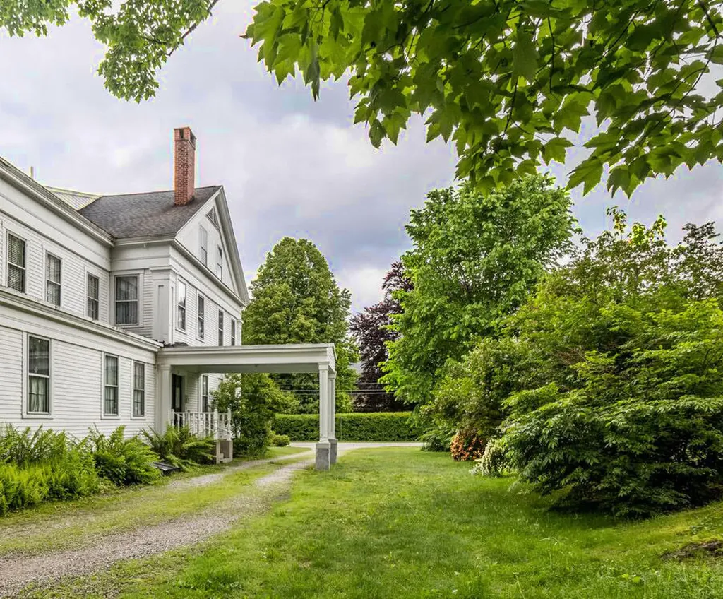 25 Summer Street Kennebunk ME 04043