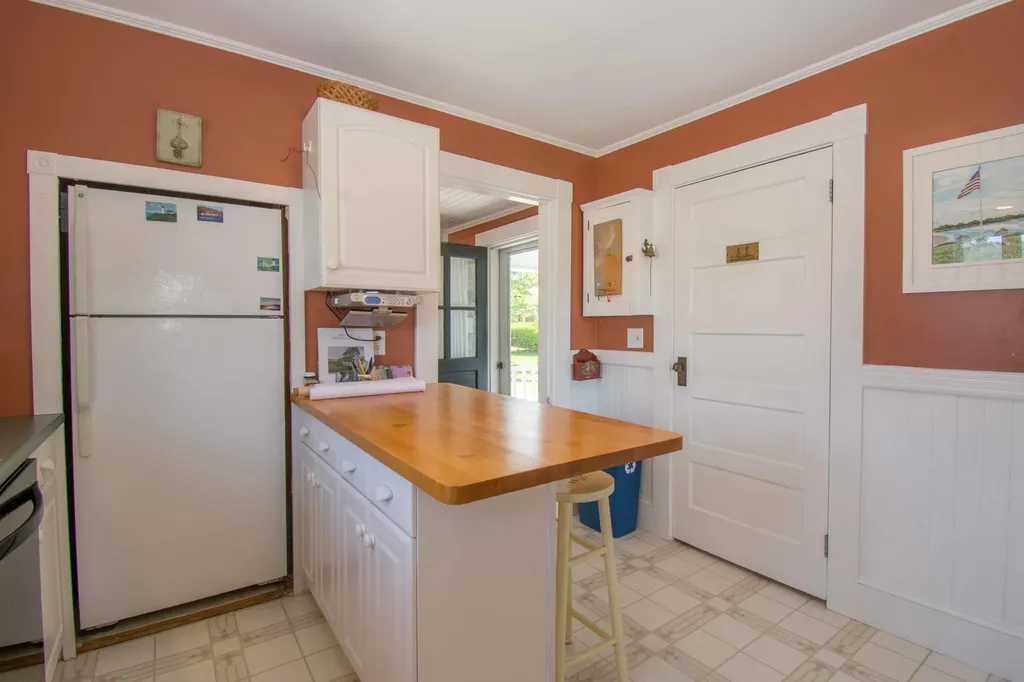 2 Willow Avenue York ME 03909