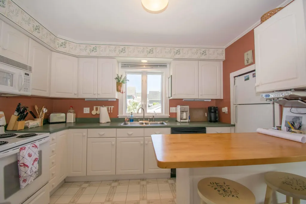 2 Willow Avenue York ME 03909