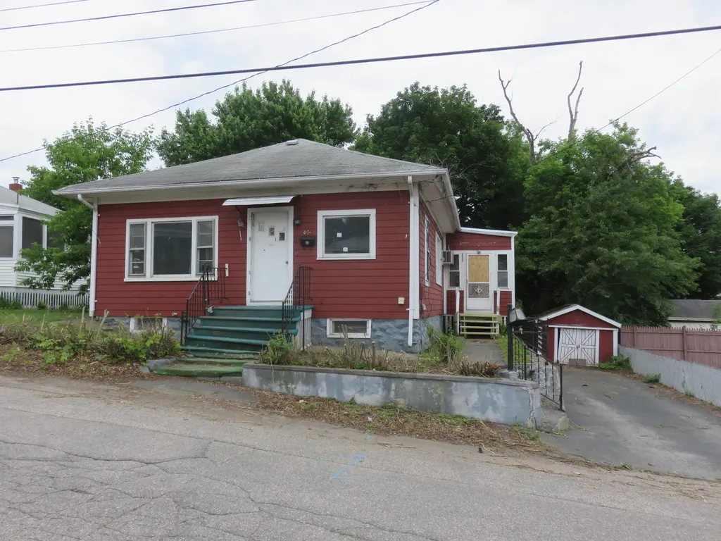 41 Thompson Street Sanford ME 04073