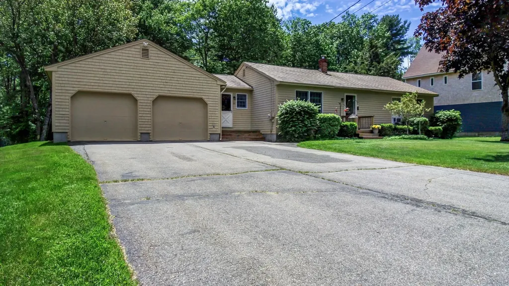 44 Ivanhoe Drive Topsham ME 04086