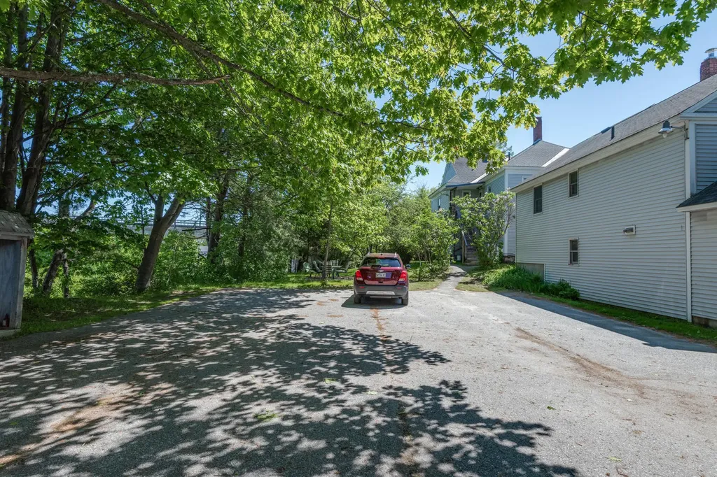 2 Hennessey Avenue Brunswick ME 04011