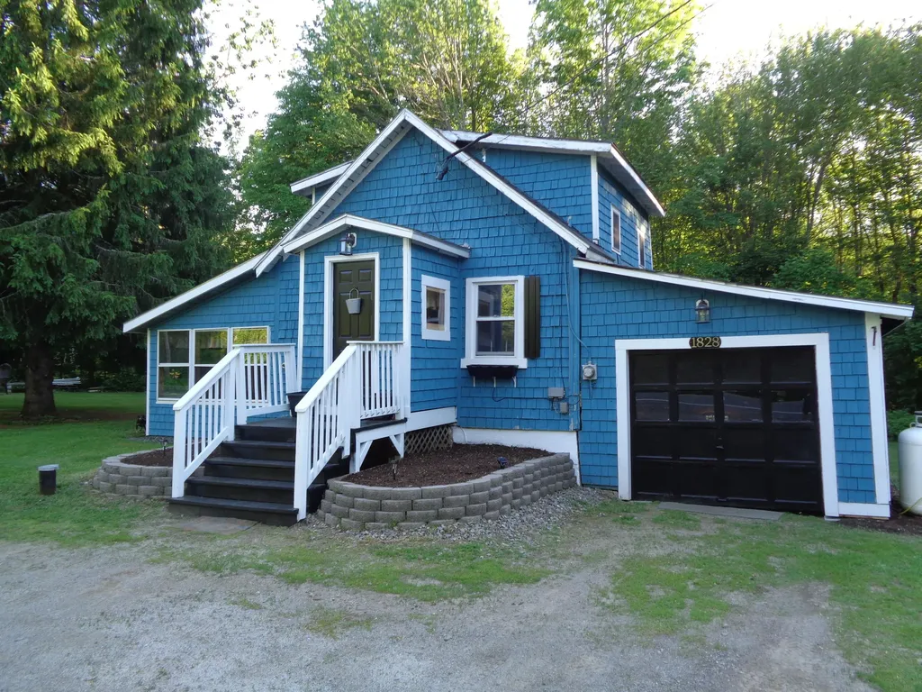1828 Essex Street Bangor ME 04401