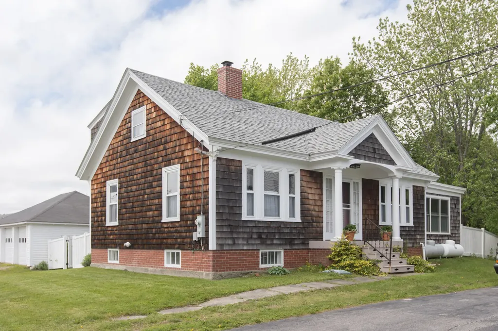 3 Lions Lane Camden ME 04843