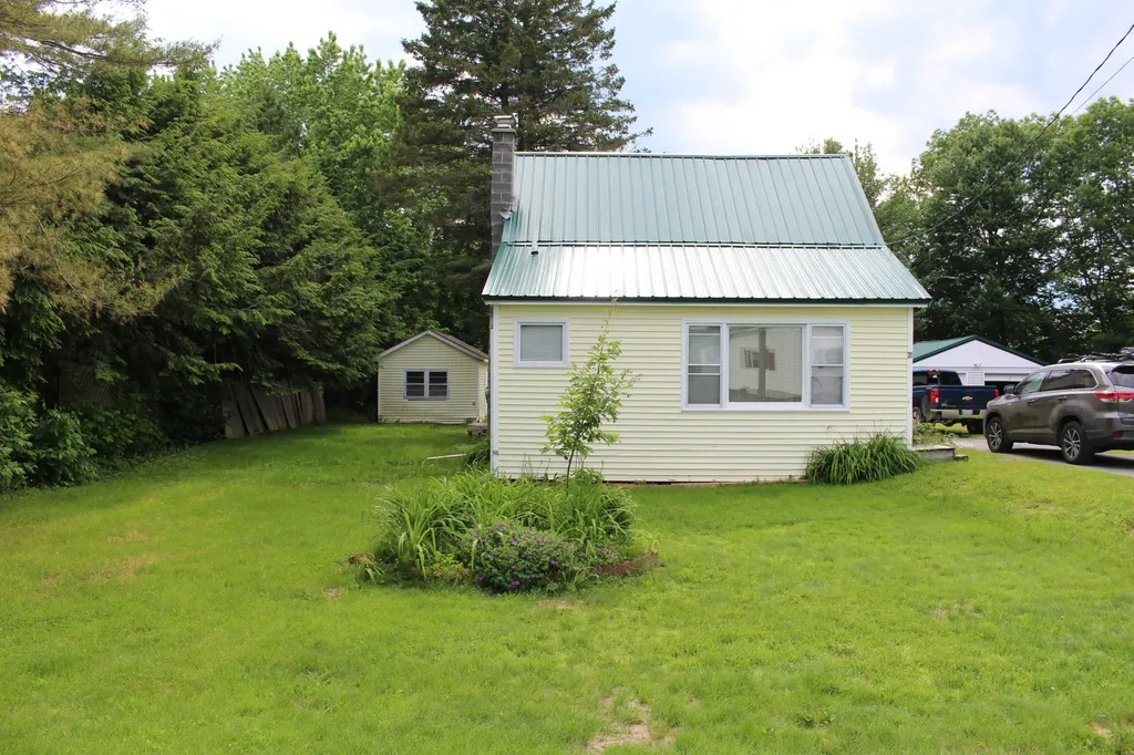 20 Highland Avenue Bradley ME 04411