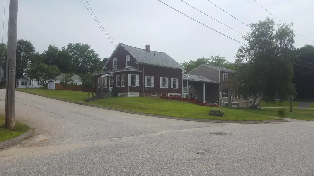 142 Baxter Avenue Auburn ME 04210