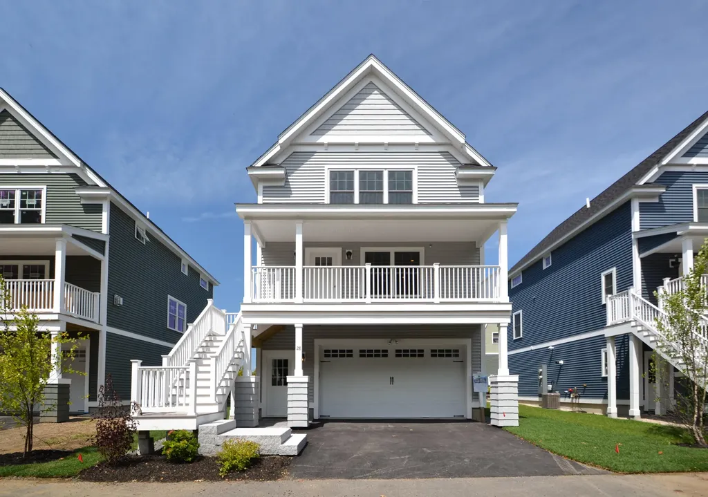 28 Landmark Hill Lane Kittery ME 03904