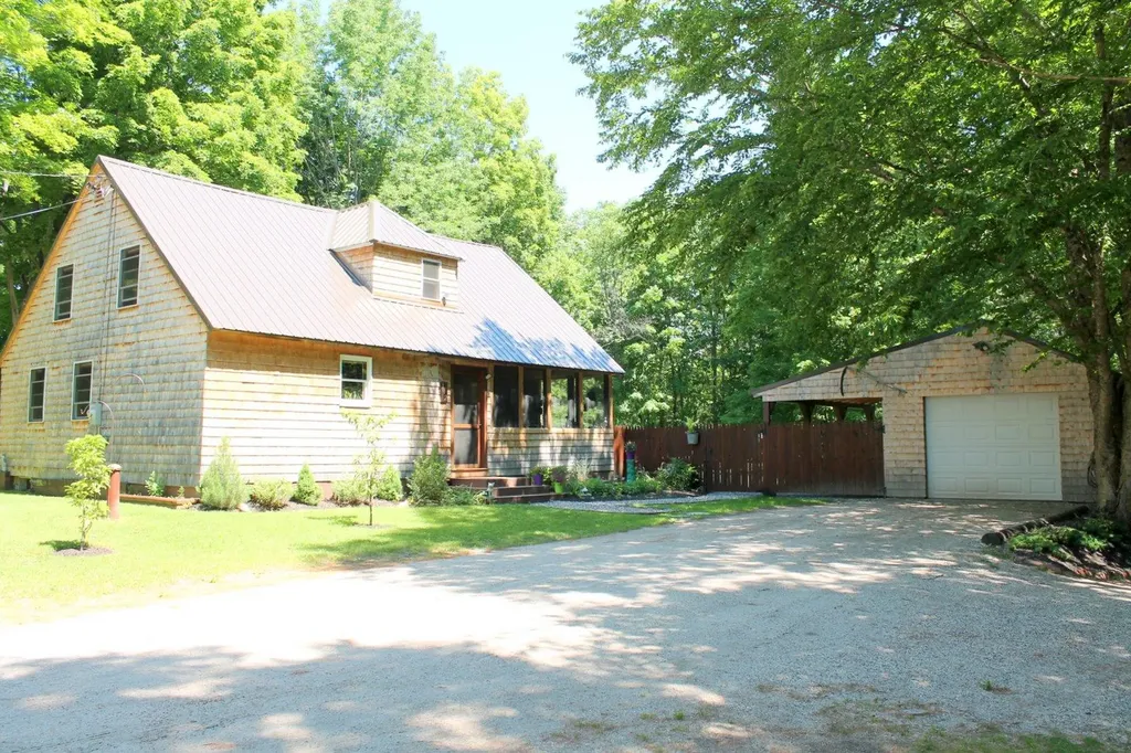 102 Hadfield Road Minot ME 04258