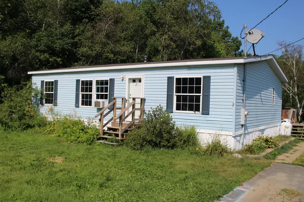 21 Kelly Court Sidney ME 04330