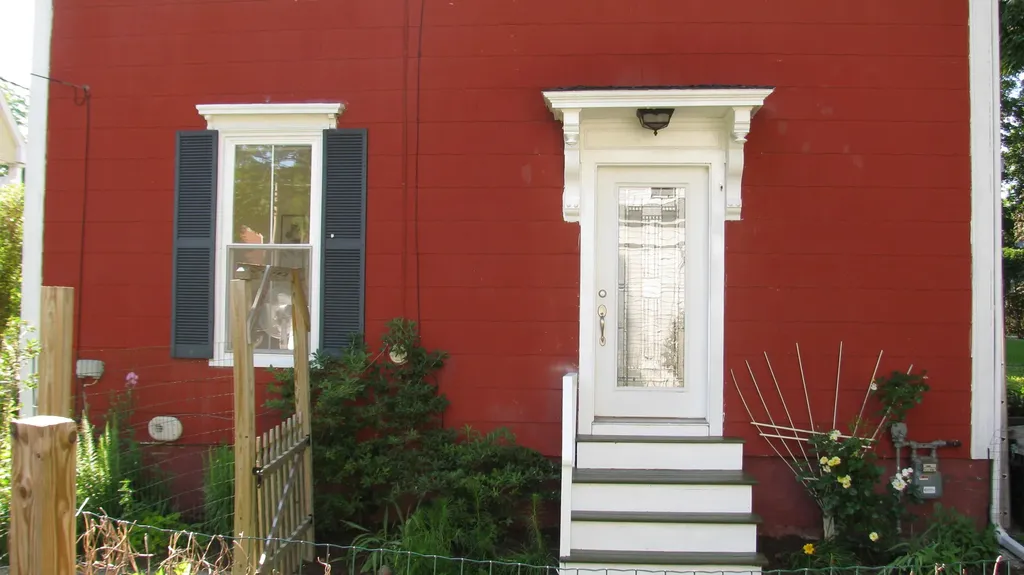 38 Pleasant Street Gardiner ME 04345
