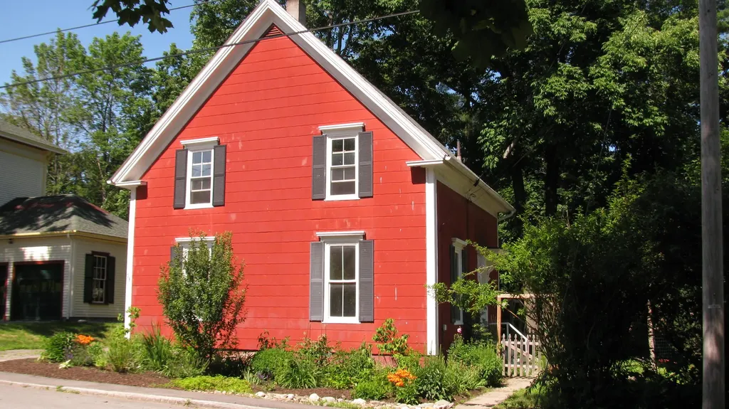 38 Pleasant Street Gardiner ME 04345