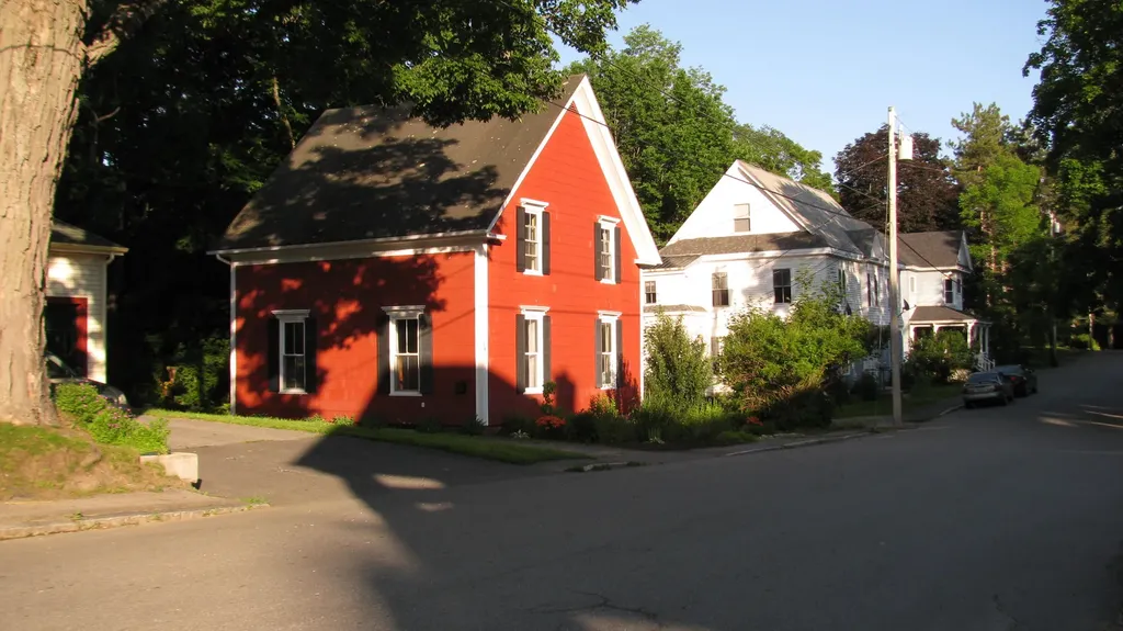 38 Pleasant Street Gardiner ME 04345