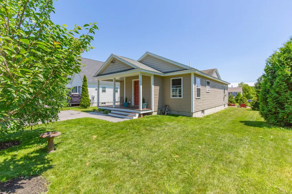 16 Essex Street Westbrook ME 04092