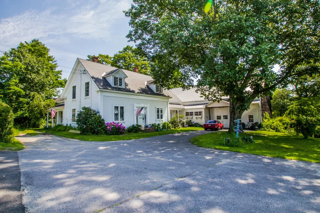 13 Oakland Road Belgrade ME 04917