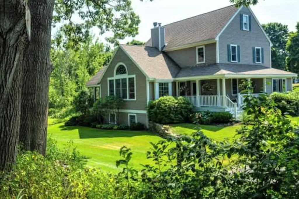 32 Oak Street Kennebunk ME 04043