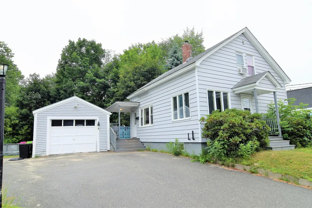 29 Pearl Street Lewiston ME 04240