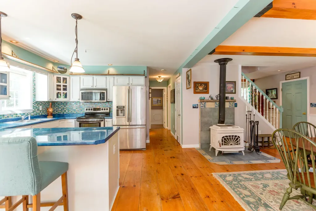 98 Youngs Point Road Wiscasset ME 04578
