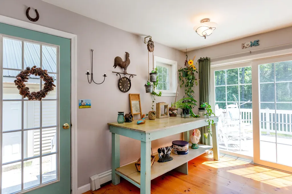 98 Youngs Point Road Wiscasset ME 04578