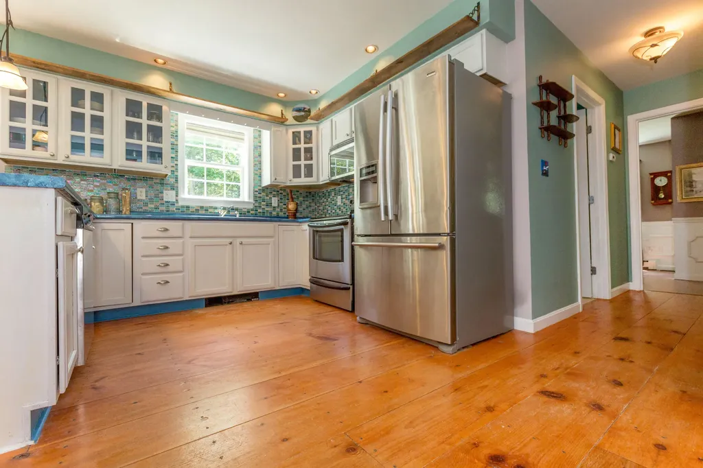 98 Youngs Point Road Wiscasset ME 04578