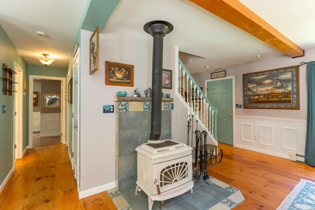 98 Youngs Point Road Wiscasset ME 04578