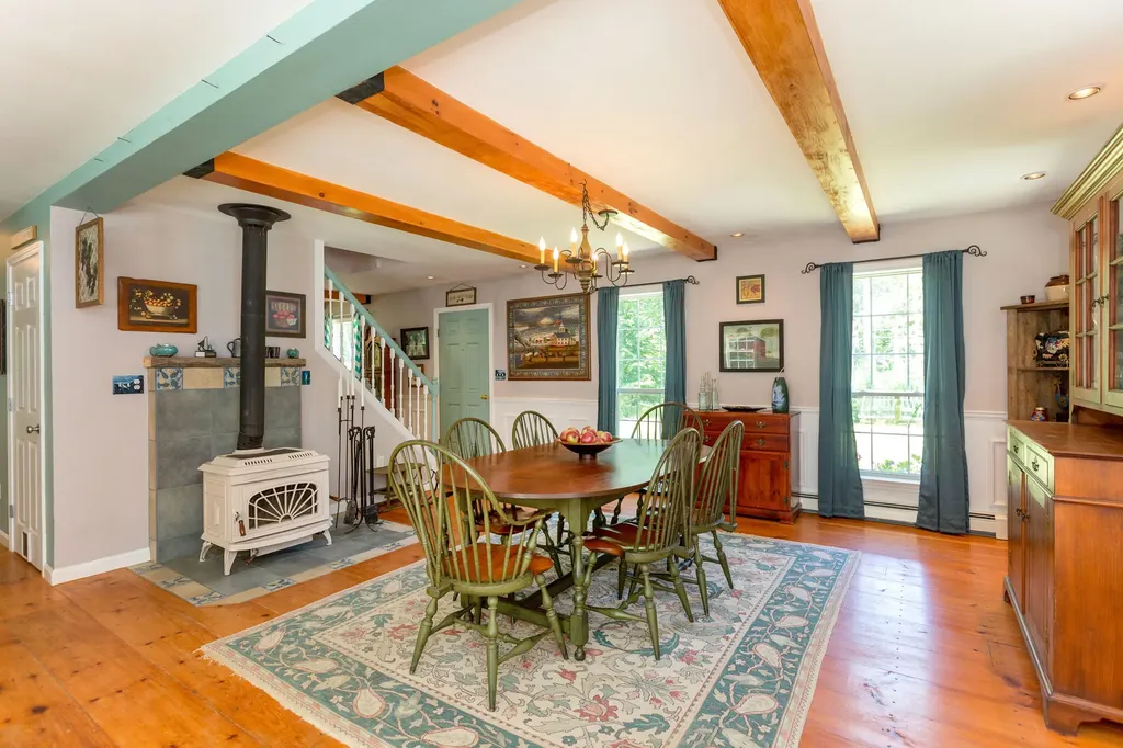 98 Youngs Point Road Wiscasset ME 04578