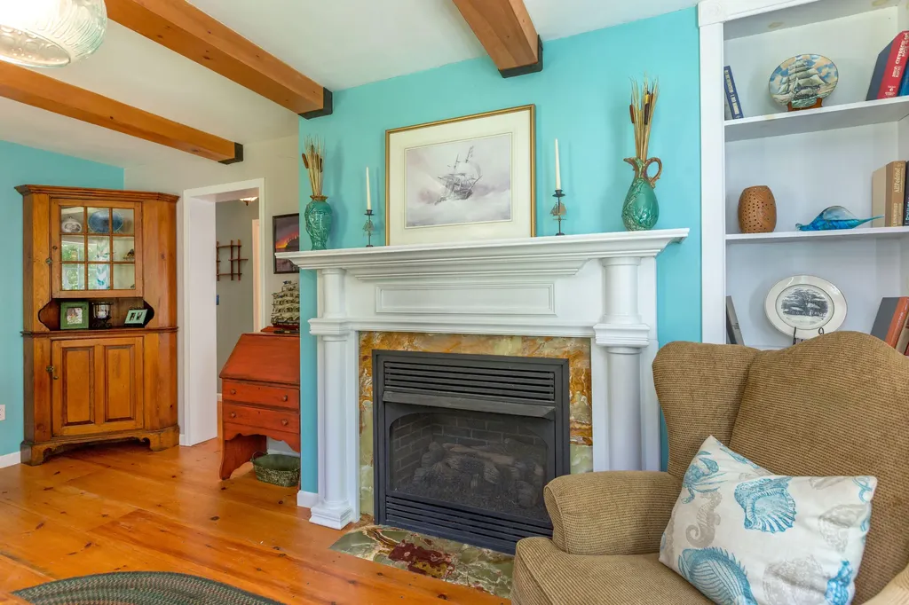 98 Youngs Point Road Wiscasset ME 04578