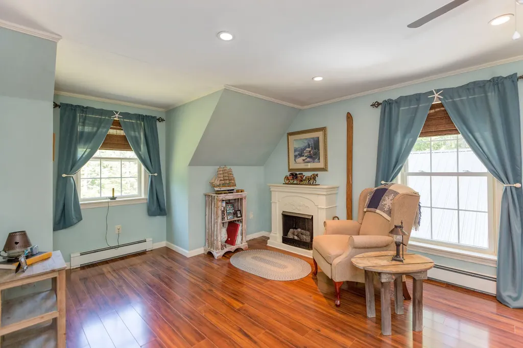 98 Youngs Point Road Wiscasset ME 04578