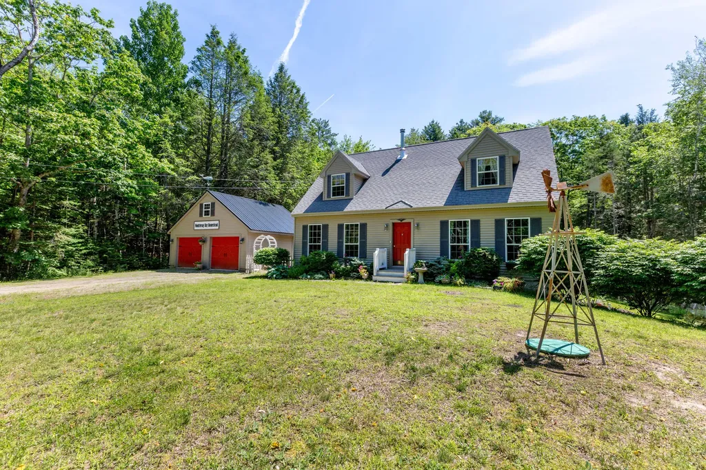 98 Youngs Point Road Wiscasset ME 04578