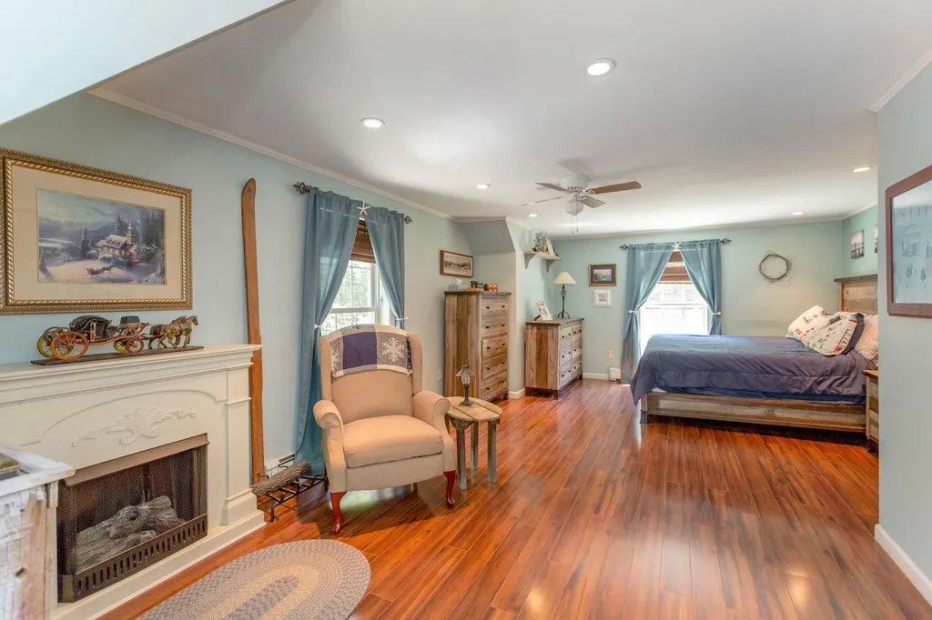 98 Youngs Point Road Wiscasset ME 04578
