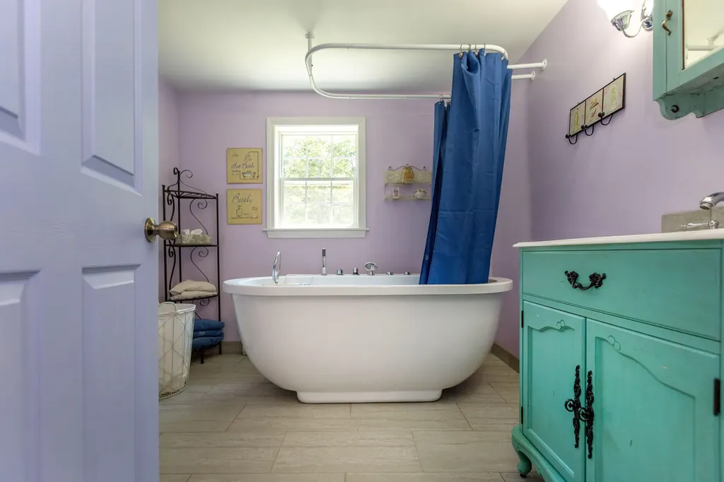 98 Youngs Point Road Wiscasset ME 04578