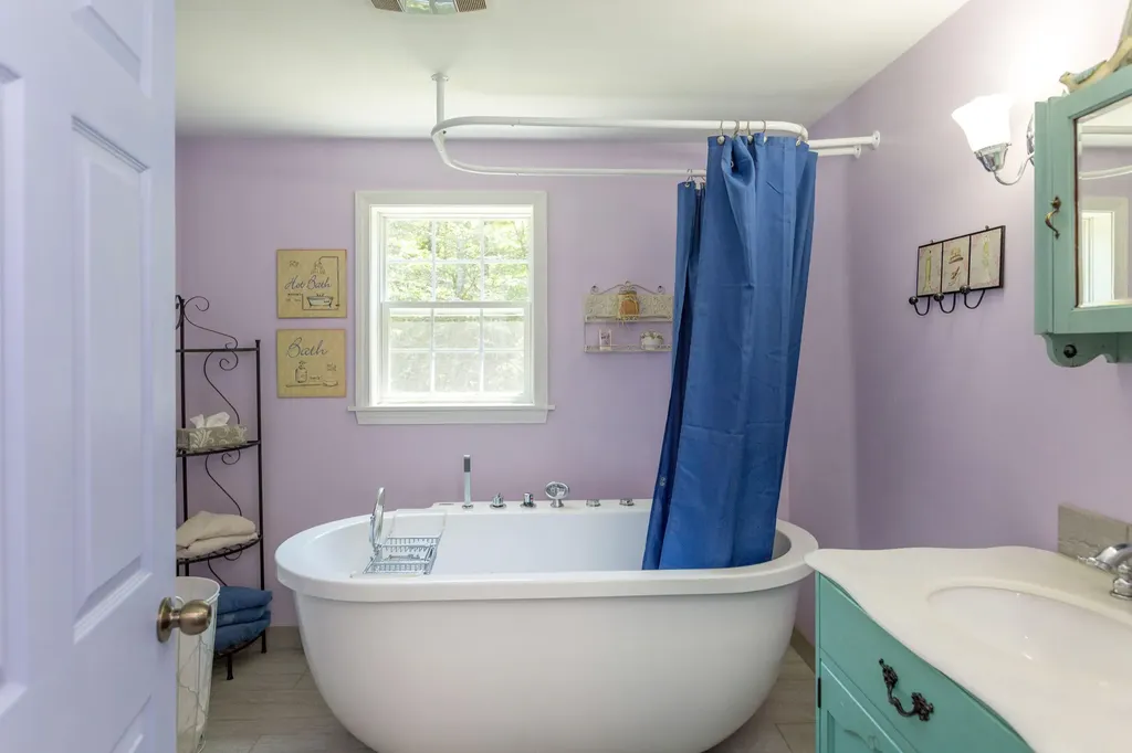 98 Youngs Point Road Wiscasset ME 04578