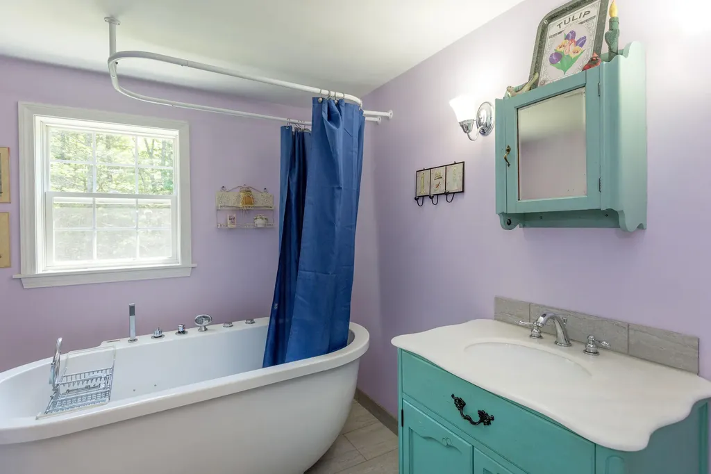 98 Youngs Point Road Wiscasset ME 04578