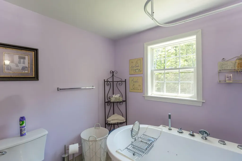 98 Youngs Point Road Wiscasset ME 04578